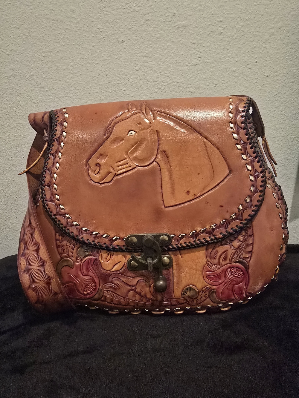1960s-1970s  Saddle Purse Hand-Tooled Leather Horse Shoulder Bag in Cognac